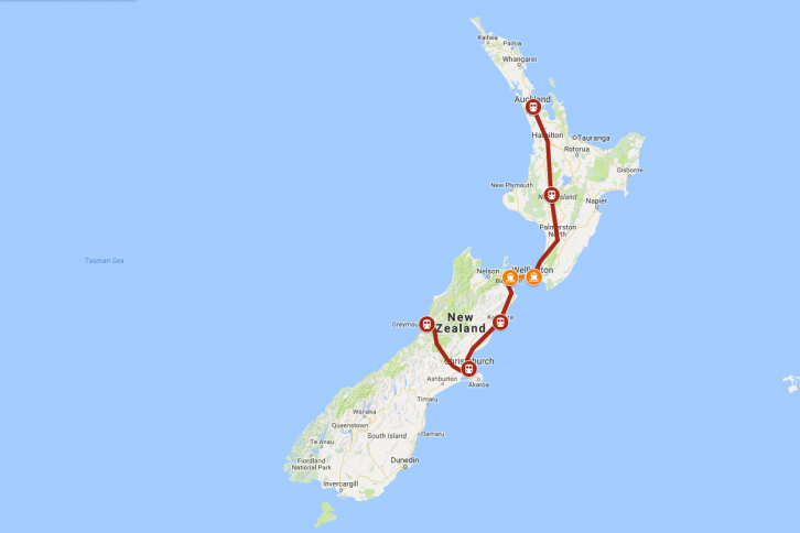 Kartet viser de tre turistrutene KiwiRail kjører på New Zealand: Northern Explorer, Coastal Pacific og TranzAlpine.