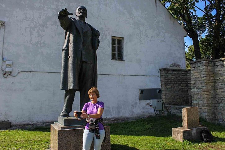 Vi tok toget fra Tallin til Narva og fant Lenin i et bortgjemt hjørne av Hermann-festningen.