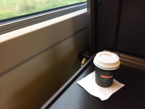 Finere tog, men langt dårligere service på det fransk-spanske toget mellom Marseille og Barcelona. Dyr og dårlig kaffe.