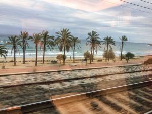 Vakker togtur langs feriekysten fra Barcelona til Valencia.