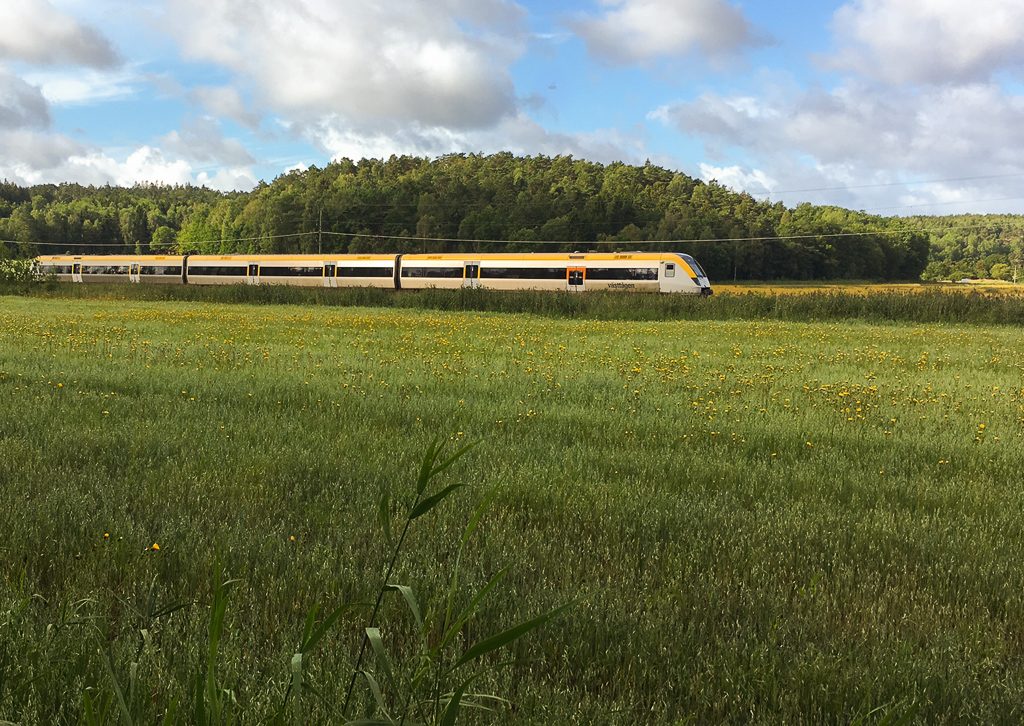 Bohusbanan fotografert i landskapet langs den svenske vestkysten.