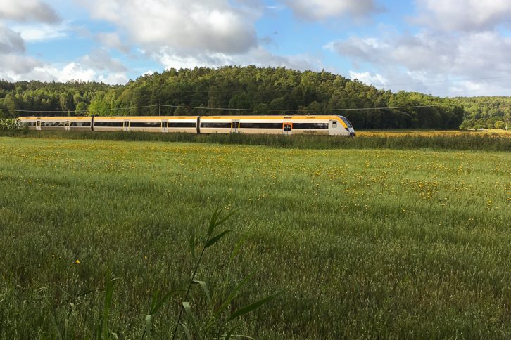 Bohusbanan fotografert i landskapet langs den svenske vestkysten.