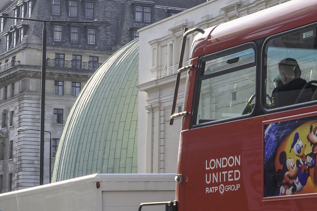 Jeg har tatt tog til London, og er kommet frem til reisens mål.