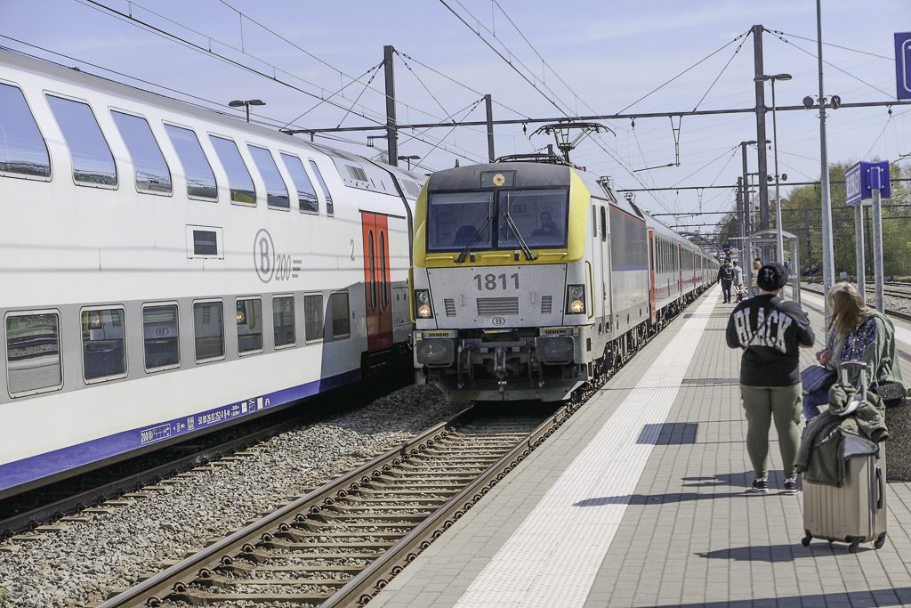 Togbytte på Welkenraedt Bahnhof, Belgia, underveis på reisen med tog til London.