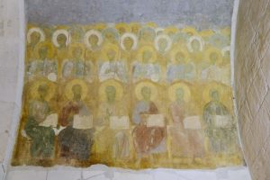 St. Demetrius-katedralen i Vladimir har enkel innredning slik den står i dag, men noen av de opprinnelige maleriene er inntakte.