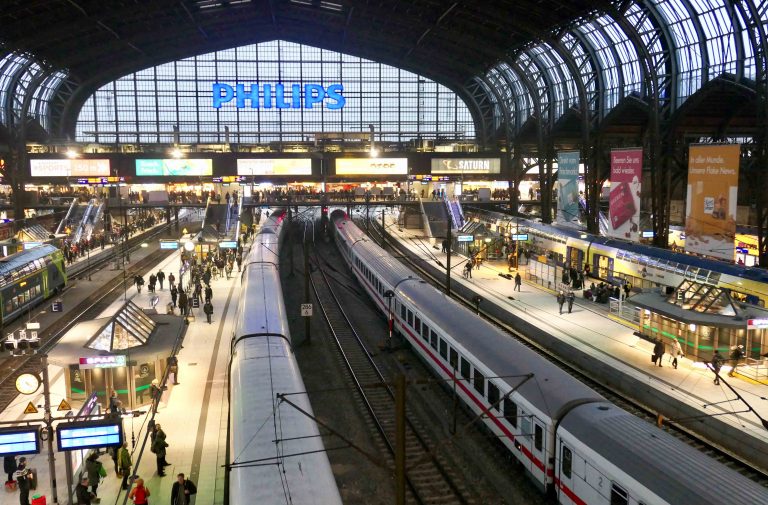 Hamburg Hauptbahnhof - målet vårt for reisen til Tyskland med tog.