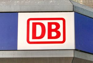 DB står for Deutsche Bahn, selskapet som kan hjelpe oss med billige togbilletter til, fra og i Tyskland.