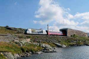Bergensbanen over Hardanger vidda. Dette er førstevalget for mange på en togferie i Norge.