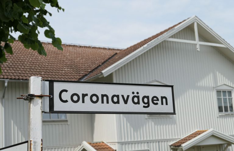 MacFie-familien hadde i sin tid en villa som het Villa Corona, og navnet lever videre som gatenavnet Coronavägen i Ljungskile.