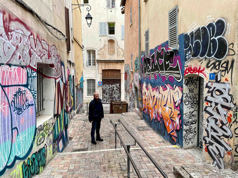 Vår første morgen i Marseille - på vei inn i den gamle bydelen Le Panier.