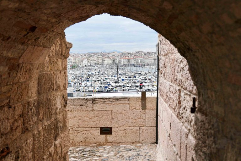 Utsikt til Vieux Port fra Fort Saint-Jean i Marseille.