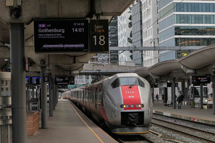 Mens vi venter på tog Oslo-København, er dette det eneste alternativet vi har: Gøteborg-toget fra Oslo S.