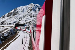 Slike bilder som dette kan en ta fra Glacier Express når en finner fotografens «luksus-luke» – et vindu som lar seg åpne.