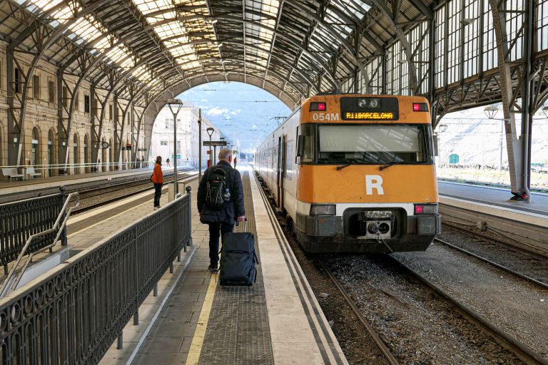 Jernbanestasjonen i franske Perpignan har gode togforbindelser med Spania. Vi valgte å reise med et regionalt tog til Barcelona.