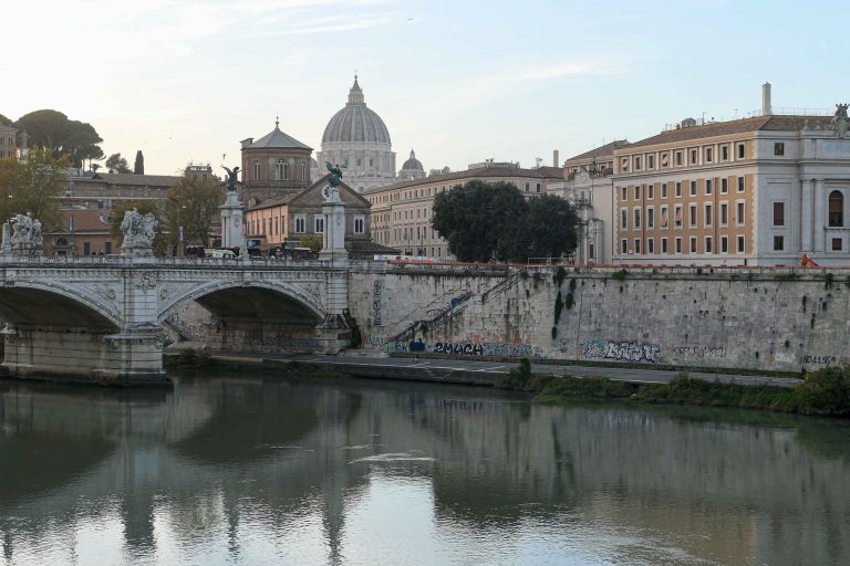 På vår lille ferie med tog til Italia tok vi omveien om Roma på hjemreisen. Her St. Peterskirken.
