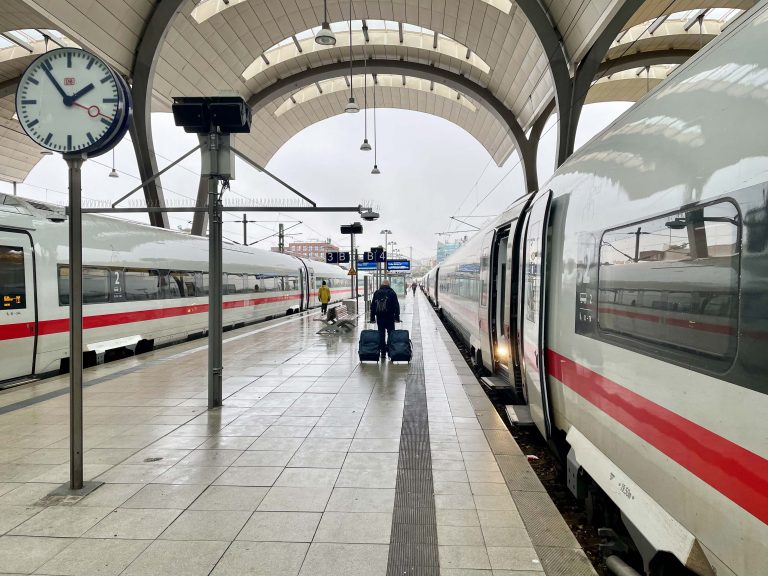 Vi reiste med tog til Italia, og startet togreisen fra Kiel Hauptbahnhof.