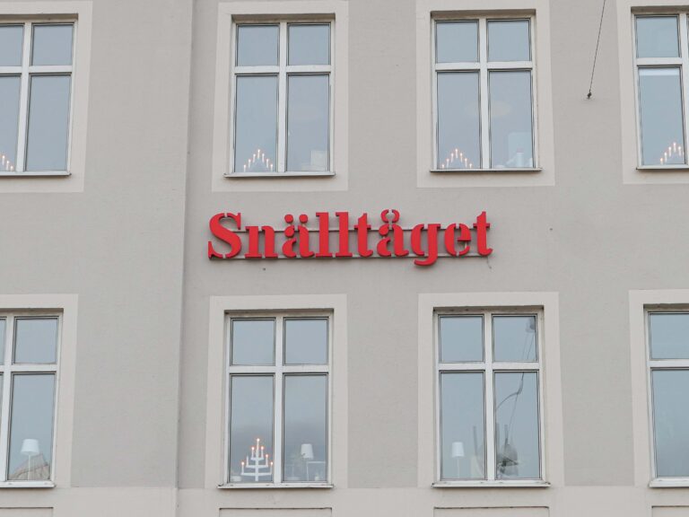 Lær deg navnet, først som sist. Plutselig kan det lille, svenske utfordrerselskapet Snälltåget være et av togselskapene vi kan reise med, også fra Norge.