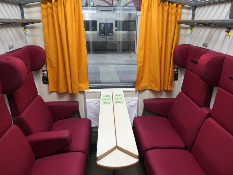 På Snälltågets avganger mellom Malmö og Stockholm har noen av vognene gammeldagse seksmannskupeer.