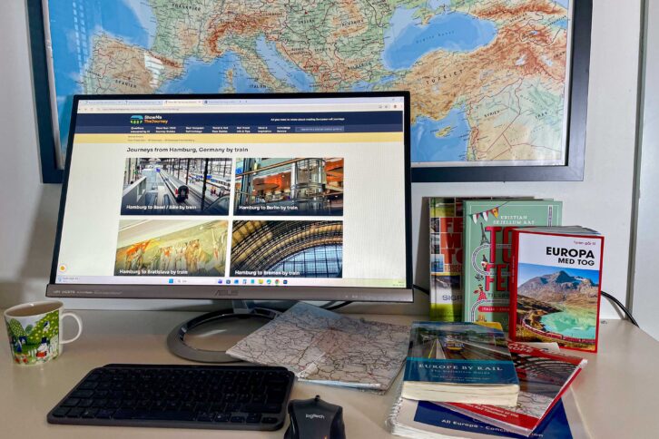 Slik ser det ut på mitt hjemmekontor når jeg skal lete etter reiseruter med tog i Europa.