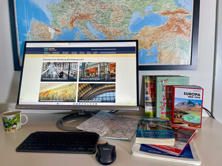 Slik ser det ut på mitt hjemmekontor når jeg skal lete etter reiseruter med tog i Europa.