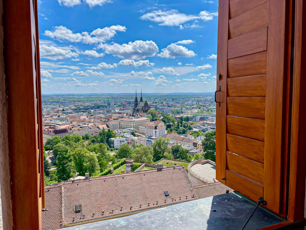 Der oppe på Špilberk slott fikk vi fri utsikt over både Brno by og omland.